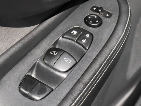 Used 2023 Nissan Murano SV w/ SV Midnight Edition Package image 17