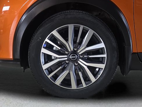 Used 2024 Nissan Kicks SV FWD image 9