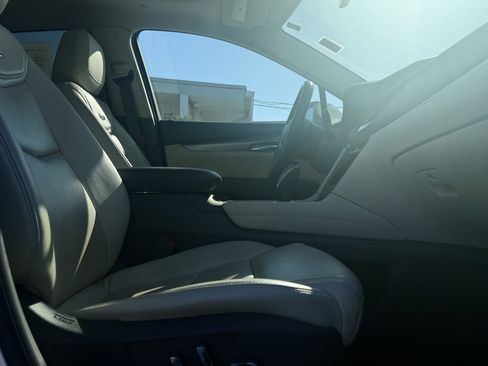 Used 2017 Cadillac XT5 Luxury w/ Driver Awareness Package image 12