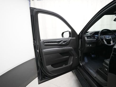 Used 2021 GMC Yukon Denali w/ Denali Premium Package AWD/4WD image 28