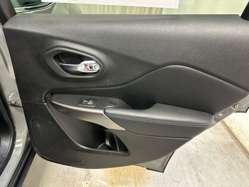 Used 2020 Jeep Cherokee Latitude Plus w/ Cold Weather Group image 29