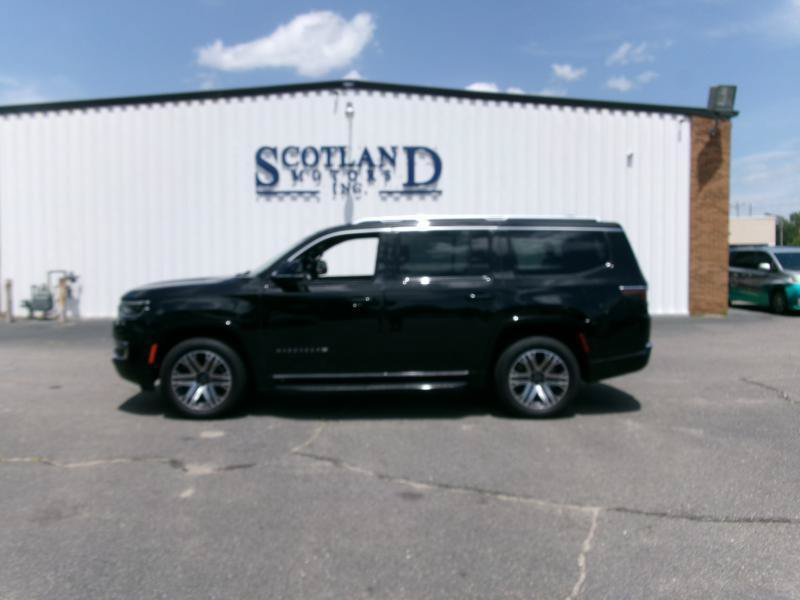 Used 2025 Jeep Wagoneer 4WD image 1