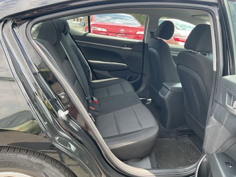 Used 2018 Hyundai Elantra SE FWD image 12