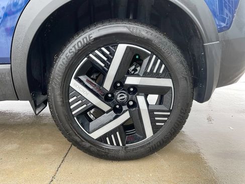 Used 2025 Nissan Kicks SV FWD image 17