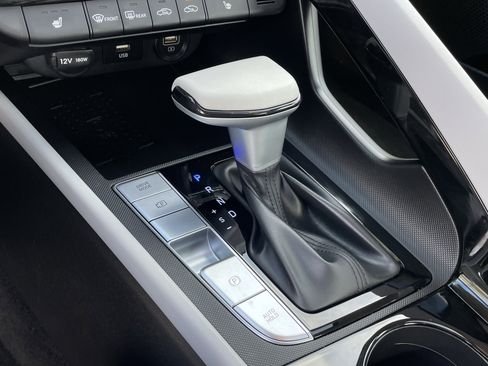 Used 2023 Hyundai Elantra Limited image 25