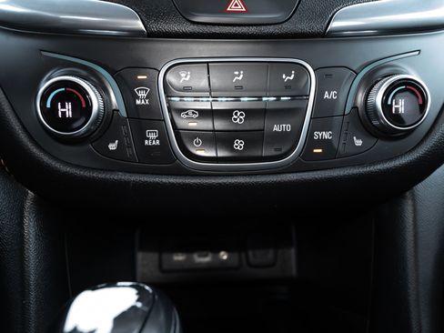 Used 2019 Chevrolet Equinox Premier image 22