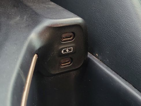 Used 2023 Toyota Crown Limited image 29