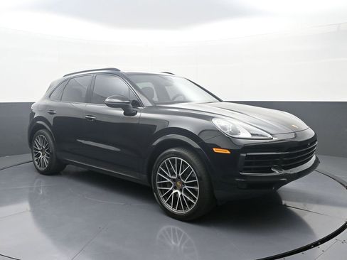 Used 2023 Porsche Cayenne image 3