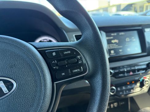 Used 2019 Kia Niro LX image 16