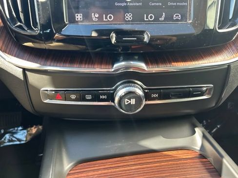 Certified 2024 Volvo XC60 B5 Plus w/ Protection Package Premier AWD/4WD image 26