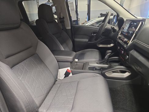New 2025 Nissan Frontier SV w/ SV Convenience Package RWD image 10
