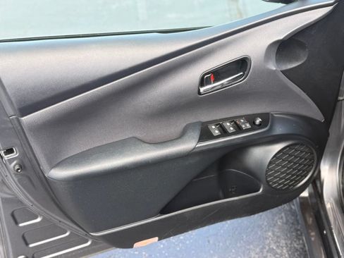 Used 2016 Toyota Prius Three Touring FWD image 13