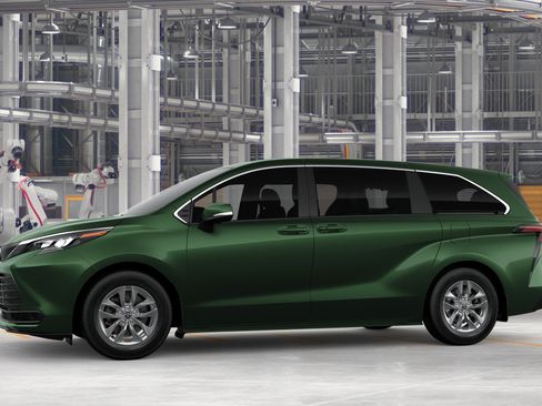 New 2026 Toyota Sienna LE FWD image 5