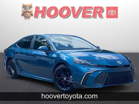 Used 2025 Toyota Camry SE w/ Convenience Package image 1