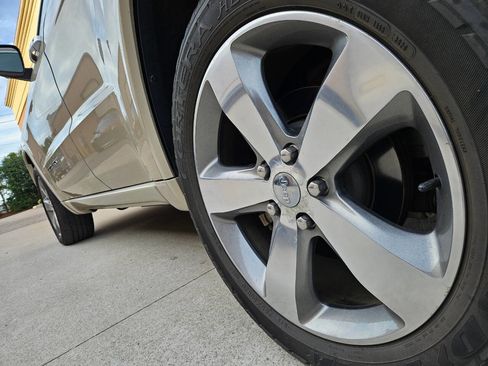 Used 2014 Jeep Grand Cherokee Overland w/ Advanced Technology Group image 8