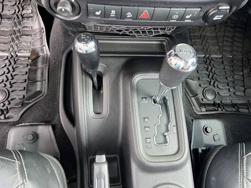 Used 2015 Jeep Wrangler Unlimited Rubicon AWD/4WD image 26