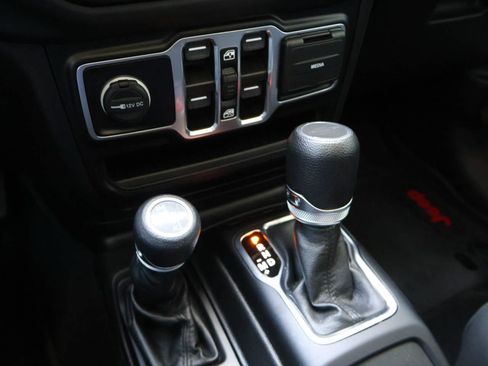 Used 2023 Jeep Gladiator Sport AWD/4WD image 15