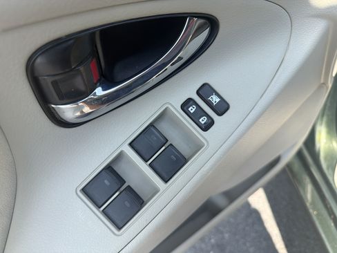 Used 2011 Toyota Camry LE FWD image 16