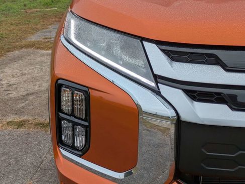 New 2026 Mitsubishi Outlander Sport SE image 10