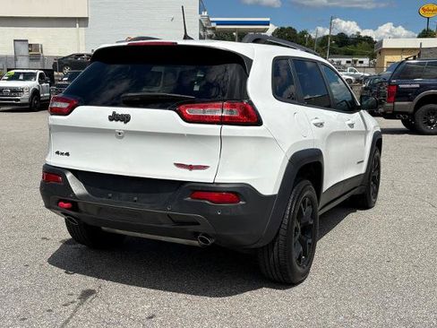 Used 2018 Jeep Cherokee Trailhawk AWD/4WD image 3