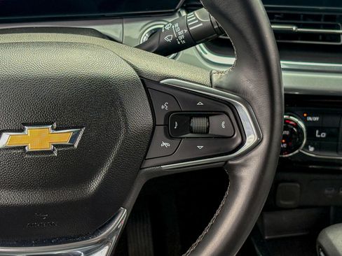 Used 2025 Chevrolet Trax LT w/ Driver Confidence Package FWD image 28