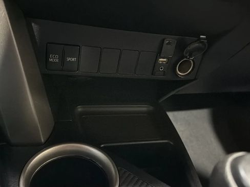 Used 2014 Toyota RAV4 XLE AWD/4WD image 19