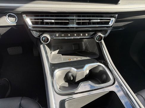 New 2026 Chevrolet Traverse LT image 30