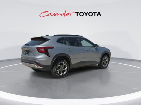 Used 2025 Chevrolet Trax LT image 8