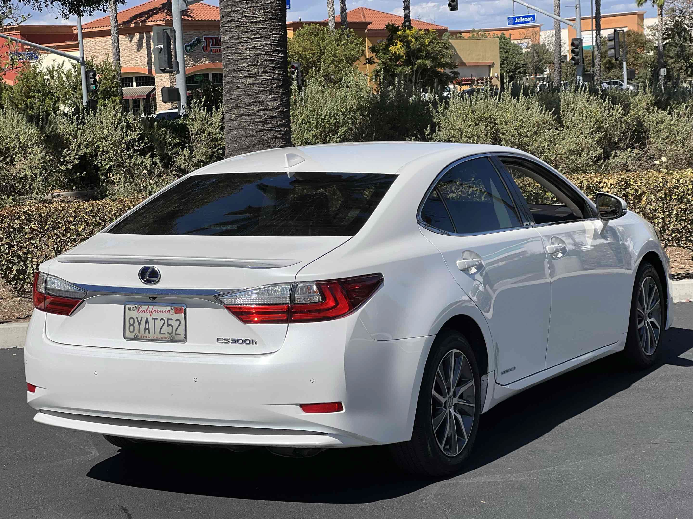 Used 2018 Lexus ES 300h w/ Luxury Package FWD image 9