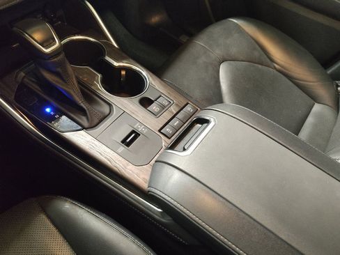 Used 2020 Toyota Highlander Limited image 26