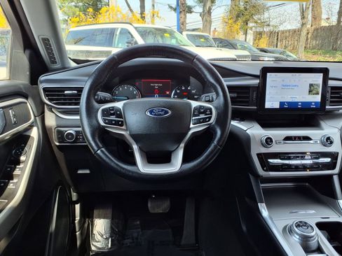Certified 2022 Ford Explorer XLT w/ Equipment Group 202A image 16
