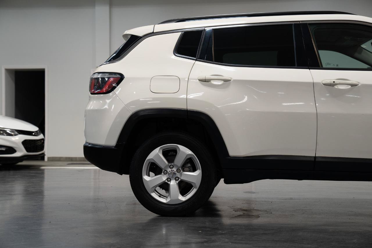 Used 2019 Jeep Compass Latitude w/ Cold Weather Group AWD/4WD image 11