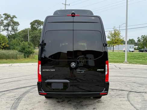 Used 2025 Mercedes-Benz Sprinter 2500 image 8