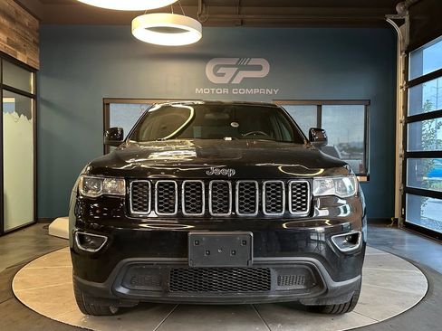 Used 2019 Jeep Grand Cherokee Laredo w/ Security & Convenience Group AWD/4WD image 8