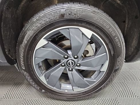 Used 2025 Nissan Rogue SV FWD image 40
