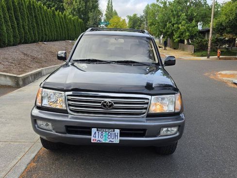 Used 2003 Toyota Land Cruiser w/ Convenience Pkg AWD/4WD image 2