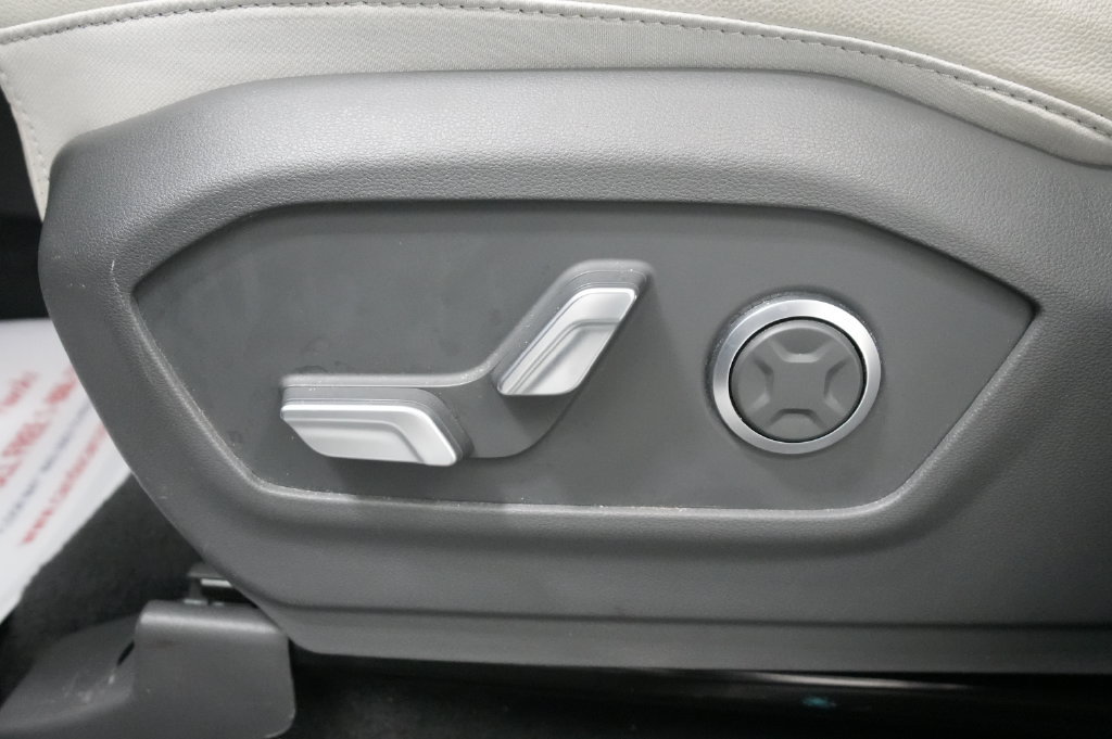 Used 2024 Hyundai Santa Fe Limited AWD/4WD image 16