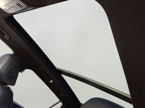 Used 2021 Volkswagen Tiguan SE R-Line image 15