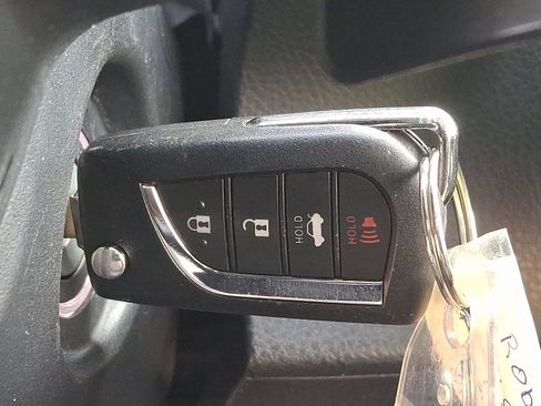 Used 2022 Toyota Camry SE image 23