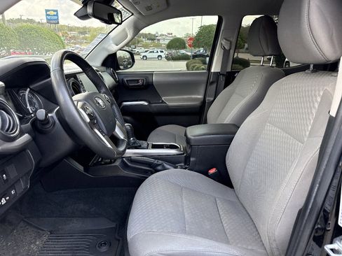 Used 2023 Toyota Tacoma SR5 w/ Technology Package AWD/4WD image 18