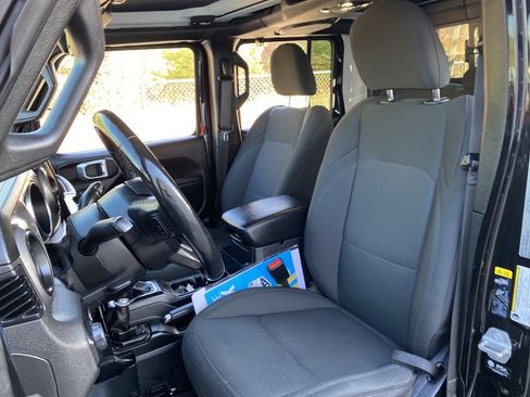 Used 2021 Jeep Gladiator Willys image 22