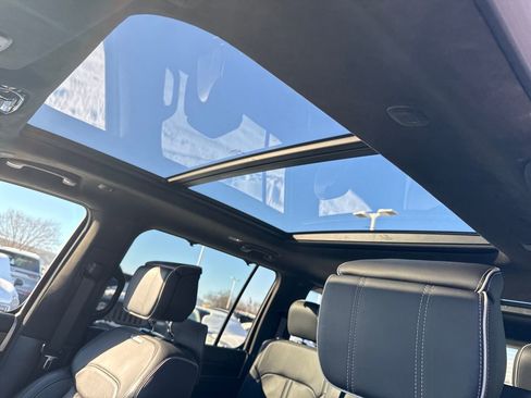 Used 2024 Jeep Grand Wagoneer Series II w/ Convenience Group III image 15