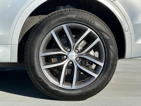 Used 2024 Land Rover Discovery Sport S image 13