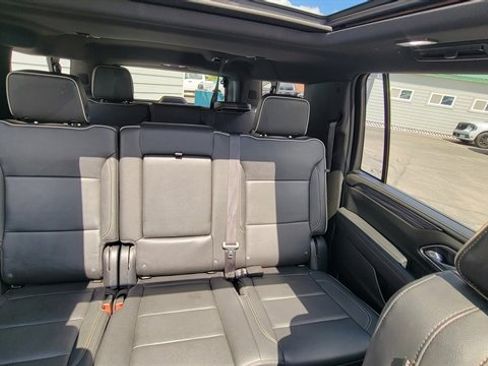 Used 2023 GMC Yukon XL SLT AWD/4WD image 46