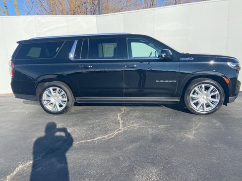 Certified 2024 Chevrolet Suburban High Country w/ Advanced Technology Package image 13