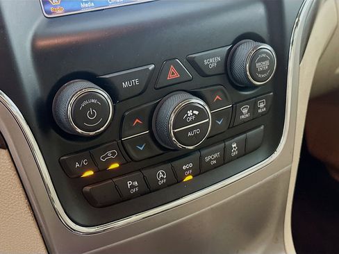 Used 2018 Jeep Grand Cherokee Laredo image 22