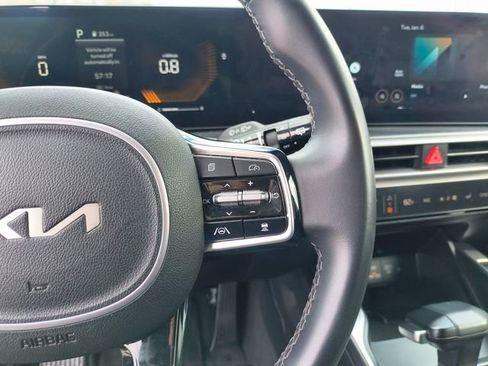 Certified 2024 Kia Sorento S image 5