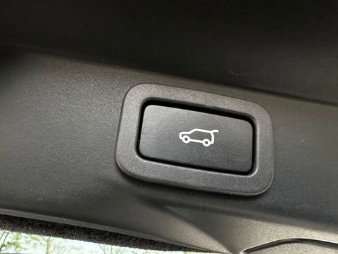 Used 2017 Land Rover Range Rover Sport HSE Dynamic image 39