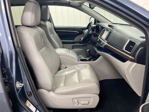 Used 2015 Toyota Highlander Limited image 22