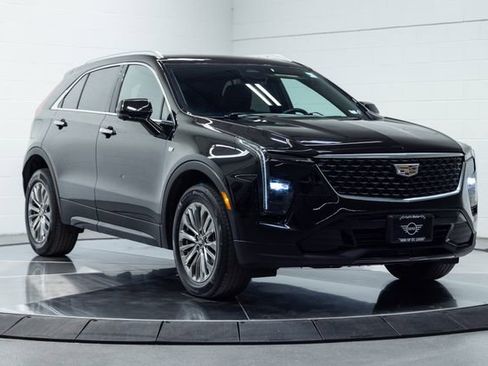 Used 2025 Cadillac XT4 Premium Luxury image 4